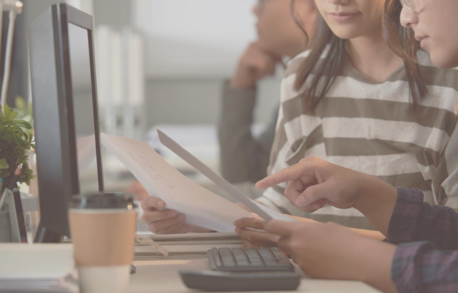 Espacio de estudio organizado con técnicas de productividad
